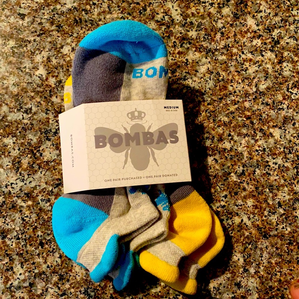 2 pair Bombas ankle socks (women medium)